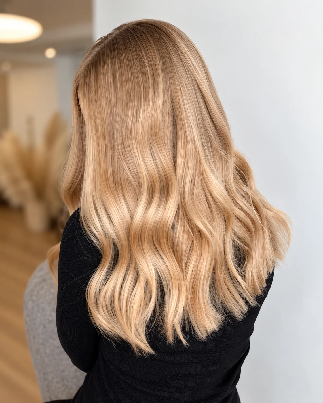 Cabelos loiros com ondas e iluminação no Studio Olivatt Prime
